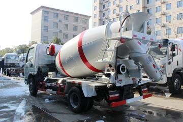 奥驰D系&nbsp;混凝土搅拌车外观                                                图片