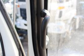 奥驰D系&nbsp;混凝土搅拌车驾驶室                                               图片