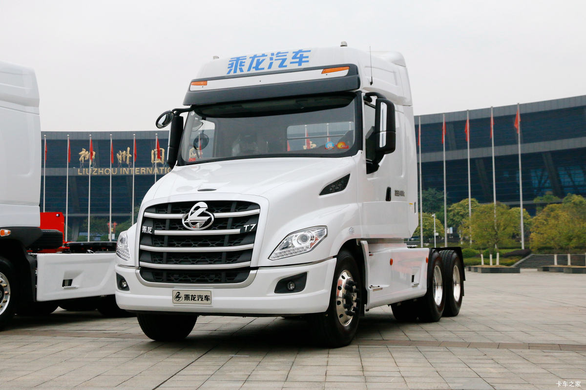 东风柳汽 乘龙T7重卡 550马力 6X4长头牵引车