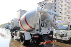 东风特商 140马力 4X2 3.3方混凝土搅拌车(EQ5165GJBFV1)