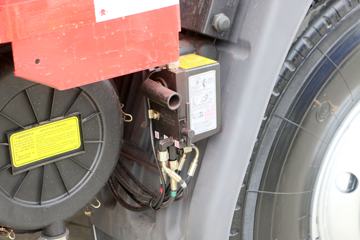 �������� ����H5�п� 220���� 4X2 6.8�ײ�դʽ�ػ���(�߶�˫��)(LZ5182CCYM3AB)ͼƬ