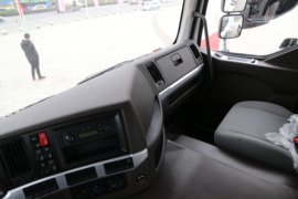 乘龙H5&nbsp;混凝土搅拌车驾驶室                                               图片