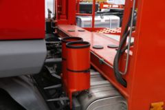 东风柳汽 乘龙H5重卡 330马力 4X2 中置轴轿运车底盘(LZ5181XXYH5ABT)