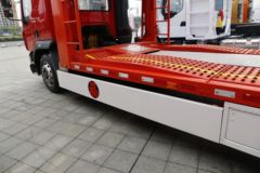 东风柳汽 乘龙H5重卡 330马力 4X2 中置轴轿运车底盘(LZ5181XXYH5ABT)