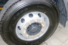 东风柳汽 乘龙H5中卡 240马力 6X2 9.6米厢式载货车底盘(LZ5250XXYM5CB)