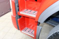 东风柳汽 乘龙H5重卡 330马力 4X2 中置轴轿运车底盘(LZ5181XXYH5ABT)