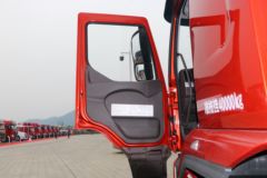 东风柳汽 乘龙H5重卡 330马力 4X2 中置轴轿运车底盘(LZ5181XXYH5ABT)