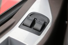 东风柳汽 乘龙H5中卡 220马力 4X2 9.6米厢式载货车(LZ5180XXYM5AB)