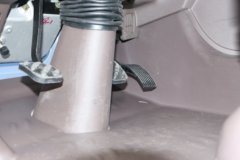 东风柳汽 乘龙H5中卡 220马力 4X2 9.6米厢式载货车(LZ5180XXYM5AB)