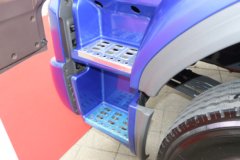 东风柳汽 乘龙H5中卡 220马力 4X2 9.6米厢式载货车(LZ5180XXYM5AB)