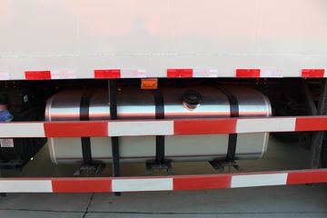 �������ó� ��� 245���� 6X2 8.6����ȼ������ʽ���䳵(DFH5250XRQBXV)ͼƬ