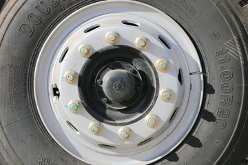 轩德X3&nbsp;随车吊底盘图片