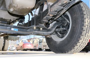 轩德X3&nbsp;随车吊底盘图片