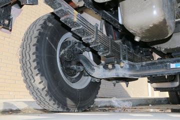 轩德X3&nbsp;随车吊底盘图片