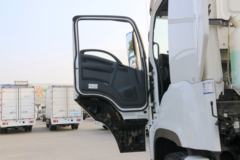 庆铃 五十铃巨咖 380马力 6X4危险品牵引车(QL4251U2NDZ)
