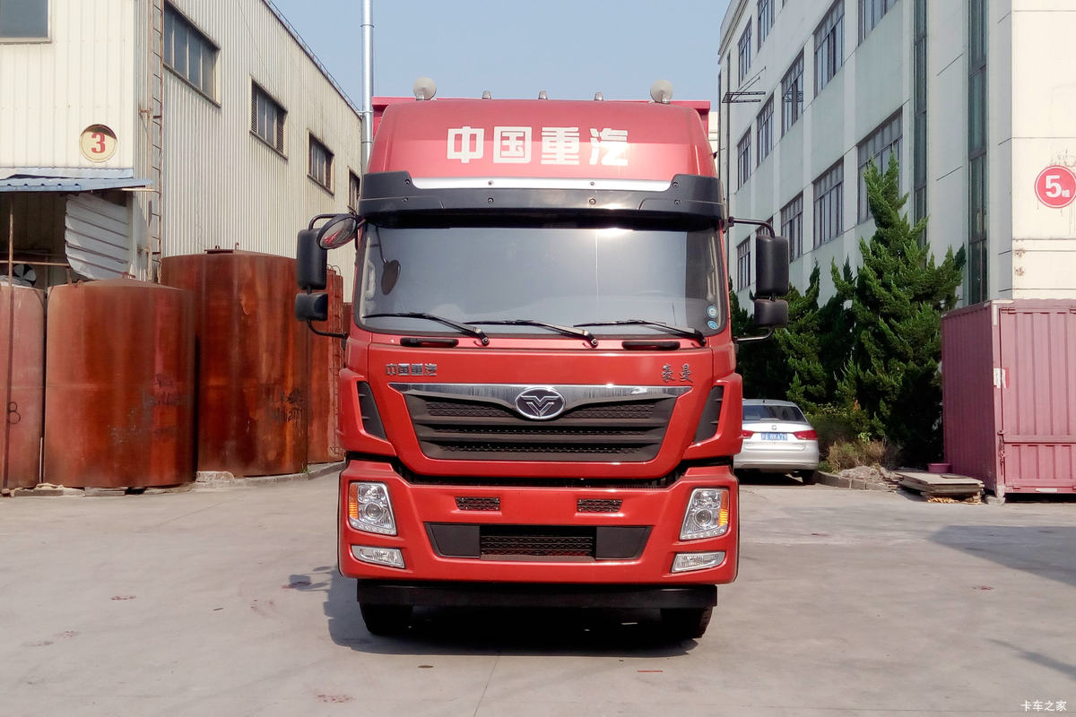 中国重汽 豪曼H5重卡 340马力 8X2 9.6米仓栅式载货车(采埃孚)