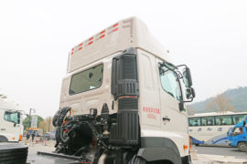 广汽日野700&nbsp;牵引车底盘                                                图片