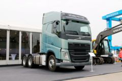 沃尔沃 新FH重卡 460马力 6X2R牵引车(FH460 62T B)