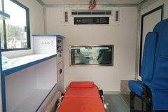 庆铃 五十铃TF 2.6L汽油 121马力 四驱 双排救护车皮卡 庆铃 五十铃TF 2.6L汽油 121马力 四驱 双排救护车皮卡