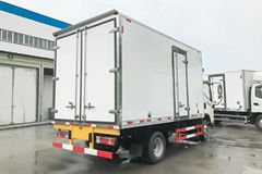 解放 J6F 150马力 4X2 4.13米冷藏车(CA5041XLCP40K17L1E5A85)