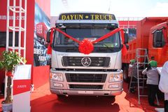 大运 375马力 6X4 牵引车(CGC4251PB32WPD3B-BO)