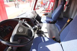 奥威J5P&nbsp;牵引车驾驶室                                               图片