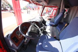 奥威J5P&nbsp;牵引车驾驶室                                               图片