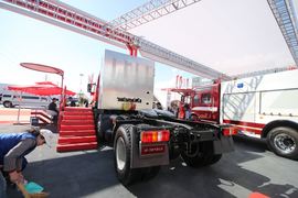 奥威J5P&nbsp;牵引车外观                                                图片