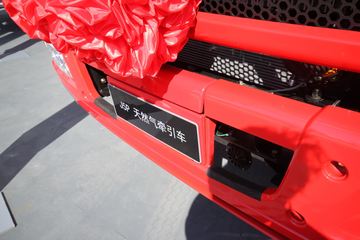 奥威J5P&nbsp;牵引车外观                                                图片