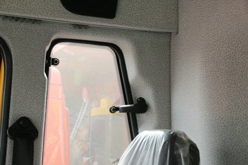 һ����� J6P�ؿ� ɽ���� 420���� 6X4 6����ж��(CA3250P66K2L2T1A1E5)ͼƬ