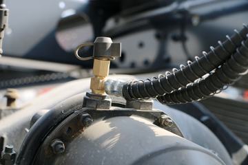 ����˧�� ��˾��W570�п� 180���� 4X2 7.66����ʽ�ػ���ͼƬ