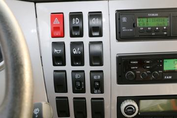 һ����� J6L�п� �ʻݰ� 180���� 4X2 6.8�ײ�դʽ�ػ���ͼƬ