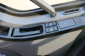 һ����� J6L�п� �ʻݰ� 180���� 4X2 6.8�ײ�դʽ�ػ���ͼƬ