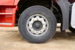 一汽解放 J6P重卡 350马力 8X4 9.5米仓栅式载货车(CA5310CCYP66K2L7T4E5)