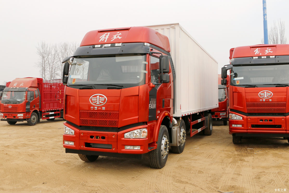 一汽解放 J6M重卡 280马力 6X2 9.35米厢式载货车