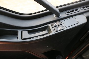 һ����� J6L�п� 180���� 4X2 6.8�������ػ���(8��)ͼƬ