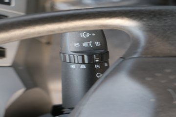 һ����� J6L�п� 180���� 4X2 6.8�������ػ���(8��)ͼƬ