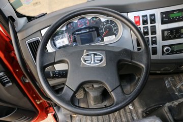 һ����� J6L�п� 180���� 4X2 6.8�������ػ���(8��)ͼƬ