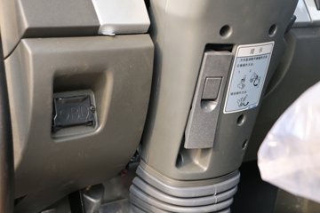 һ����� J6L�п� 180���� 4X2 6.8�������ػ���(8��)ͼƬ