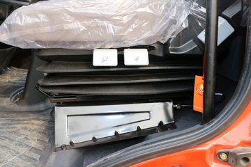 һ����� J6L�п� 180���� 4X2 6.8�������ػ���(8��)ͼƬ