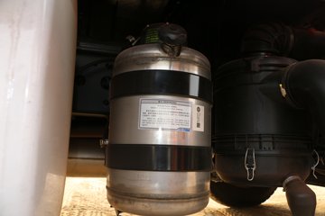 һ����� J6L�п� 180���� 4X2 6.8�������ػ���(8��)ͼƬ