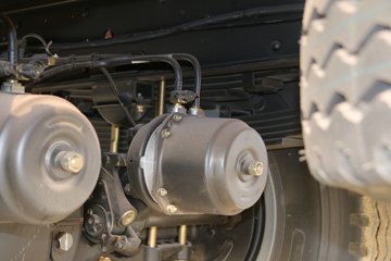 һ����� J6L�п� 180���� 4X2 6.8�������ػ���(8��)ͼƬ