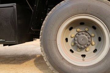 һ����� J6L�п� 180���� 4X2 6.8�������ػ���(8��)ͼƬ