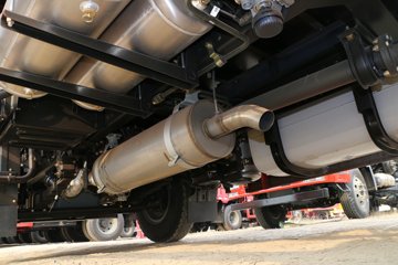 һ����� J6L�п� 180���� 4X2 6.8�������ػ���(8��)ͼƬ