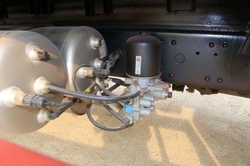 һ����� J6L�п� 180���� 4X2 6.8�������ػ���(8��)ͼƬ