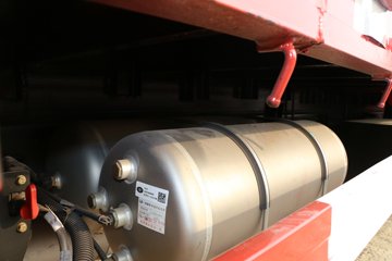 һ����� J6L�п� 180���� 4X2 6.8�������ػ���(8��)ͼƬ