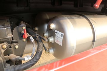 һ����� J6L�п� 180���� 4X2 6.8�������ػ���(8��)ͼƬ