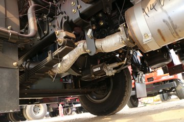 һ����� J6L�п� 180���� 4X2 6.8�������ػ���(8��)ͼƬ