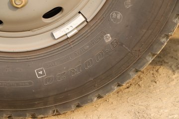 һ����� J6L�п� 180���� 4X2 6.8�������ػ���(8��)ͼƬ