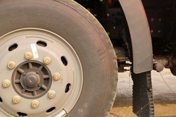 һ����� J6L�п� 180���� 4X2 6.8�������ػ���(8��)ͼƬ